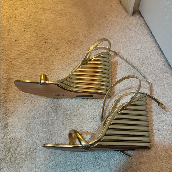 Azalea wang gold wedge shoes - Picture 1 of 5